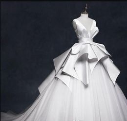 2019 V Neck Sleeveless Ball Gown Elegant Stain Wedding Gowns backless A Line Custom Made Vintage Tired Skirt New Coming Wedding Dresses