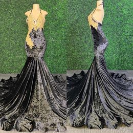 2020 Black Velvet Mermaid Prom Dresses Sexy Backless With Gold Appliques African Black Girl Party Dress