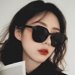 Wholesale- Fashion Luxury Mens Womens Sunglasses Designer Goggle Glasses with Full Frame Hot Brand Adumbral Glasses 6 Colours Optional