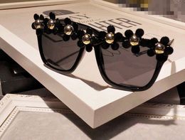 Wholesale-Designer Sunglasses Unique Flower Round Sunglasses Women Rhinestone Beach Glasses Fashion Accessories for Summer Gift Time Limit