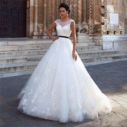 2020 New Scoop Ball Gowns White Lace Applique Wedding Dresses with Black Sashes Backless Bridal Gowns vestidos de noiva