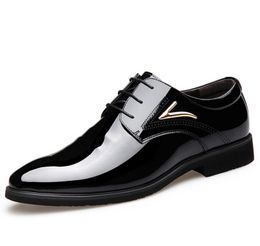 Italy Designer Men Luxury Oxford Shoes For Men Classic Business Pointed Toe Dress Shoes Patent Leather Wedding Shoes