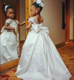 2019 Big Bow Lace Ball Gown Wedding Dresses For Black Little Girls Jewel V Back Applique Beaded Flower Girl Dresses Kids Dress Party