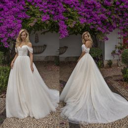 Summer Bohemian Wedding Dresses Off Shoulder Short Sleeve Bridal Gowns Lace Appliques Backless Sweep Train Wedding Dress