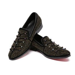 Zapatilla Básica Color Negro con Estoperoles para Mujer – Trender Online