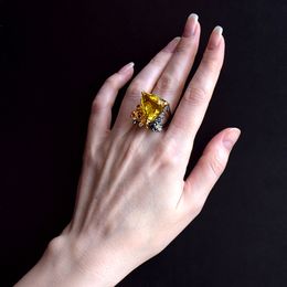 Fashion-color Triangle shape zirconia ring anel female jewellery Flower anti allergy Lovely Large rings Fashion Jewelry