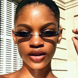 2019 Glamour donne sottili occhiali da sole classici del progettista di marca donna Occhiali da sole senza orlo del metallo dell'annata Moda Shades