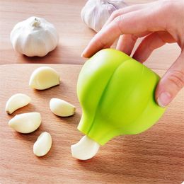 2019 Creative Rubber Garlic Peeler Garlic Presses Ultra Soft Peeled Garlic Stripping Tool Home Kitchen Accessories Hot sales