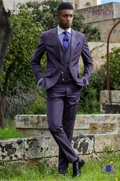 Fashionable One Button Groomsmen Peak Lapel Groom Tuxedos Men Suits Wedding/Prom/Dinner Best Man Blazer(Jacket+Pants+Tie+Vest) 731