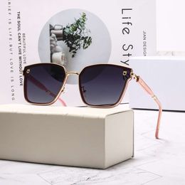 Fashion-Letters Womens Sunglasses Brand Sunglasses Woman Beach Goggle Glasses UV400 8023 4 Colours Highly Quality with Box