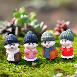 4 pcs/set Q Version Winter Grandparents Doll Fairy Garden Moss Micro Landscape Ornaments Resin Crafts Decorations Stakes Craft For Home