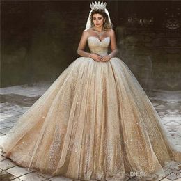 Luxury Arabic Gold Bröllopsklänningar 2020 Sequins Princess Ball Gown Royal Wedding Dress Sweetheart Pärlor Sparkly Princess Bridal Gowns