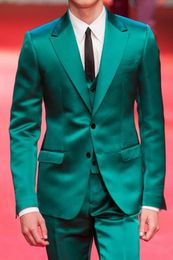 Green Groom Tuxedos Peak Lapel Groomsman Wedding 3 Piece Suit Fashion Men Business Prom Party Jacket Blazer(Jacket+Pants+Tie+Vest) 2271