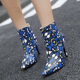 Autunno e inverno nuove scarpe da donna europee e americane stivali a punta a spillo per bambini abbinamenti di colori di grandi dimensioni all'ingrosso