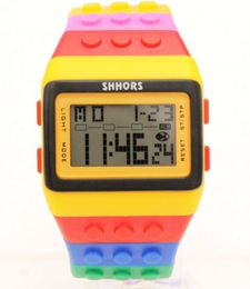 Modische SHHORS LED-Uhren aus Kunststoff, beliebte Digitaluhr, Süßigkeiten-Nachtlicht, blinkend, wasserdicht, Unisex, Regenbogen-Alarm-Armbanduhren