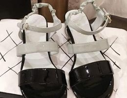 Designer-mid-heel sandals ,The peep-toe shoes,Stylish and simple patent leather sandals