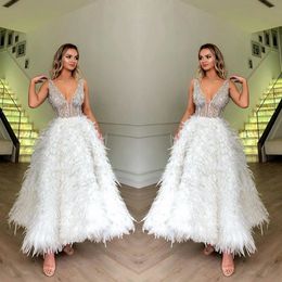 Abiti da sera con abito da ballo 2020 Tulle con glitter e piume Abiti da ballo con scollo a V Abiti per occasioni speciali