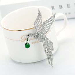 Fashion- Eagle Shape Animal Brooches Micro Paved Tiny Clear CZ Women Wedding Apparel Pins Jewellery New Arrival Unique Design LUOTEEMI