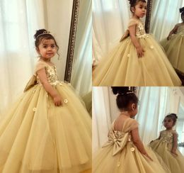 2019 Gold Girls Pageant Dresses Square Neck Lace Appliqued Big Bow Cute Flower Girls Dress Modest A Line Kids Party Gowns