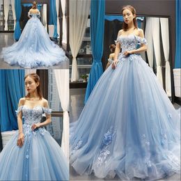 Himmelblå quinceanera klänningar boll klänning av axel 3d blommor applikationer söta 16 klänningar prom party kappor vestidos