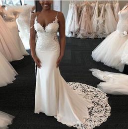 Sexy African Mermaid Wedding Dresses Spaghetti Straps Criss Cross Back Bridal Gowns Lace Appliques Sweep Train Wedding Dress robes de mariée