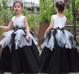 Vintage White Black Ball Gown Pageant Dresses For Little Girls Beaded 3d Flower Lace Ruffle Flower Girl Dress First Communion Dress Kids