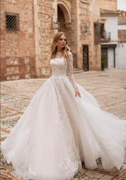 2019 Modest Long Sleeves Lace A Line Wedding Dresses Tulle Lace Applique Court Train Wedding Bridal Gowns With Buttons robe de mariée