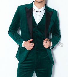 Fashion Green Velvet Groom Tuxedos Peak Lapel Groomsmen Wedding Dress Excellent Man Jacket Blazer 3 Piece Suit(Jacket+Pants+Vest+Tie) 1186