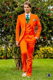 Fashionable Two Buttons Groomsmen Notch Lapel Groom Tuxedos Men Suits Wedding/Prom/Dinner Best Man Blazer(Jacket+Pants+Tie+Vest) 588