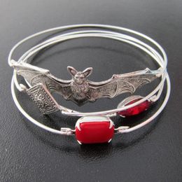 Wholesale- Women Retro Simple Exquisite Symbolic Cute Little Bat Bangle Bracelet Wristband Beautiful Halloween Bracelet Animal Jewellery Gift