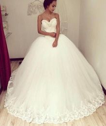 Sleeveless Princess Wedding Dress with Pearled Sweetheart Neckline Ball Gown Bridal Dress with Lace Trim