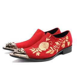 Planos para hombres Moda Boda Oxfords Hombres Zapatos de terciopelo Punta de metal con trabajo hecho a mano Bordado floral Zapatillas para fumar