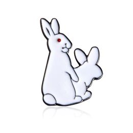 -Mignon 2 lapins blancs Mal Broche Pins Cur Animaux Cartoon Mode Bijoux Broches Broches Broche Spoof