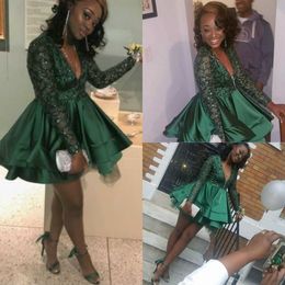 2019 Sexy kurze Ballkleider mit V-Ausschnitt, langen Ärmeln und Pailletten, formelle Abendkleider, smaragdgrünes Party-Festzug-Kleid für Frauen
