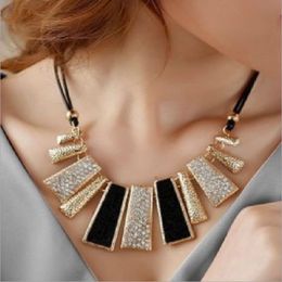 Designer Women Rhinestones Choker Exaggerated Aesthetic Irregular Geometry Necklace Leather Rope Water Drill Chokers 2 Colours Wholesale