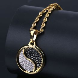 Fashion- and White Gold Tai Chi Symbol Round Pendant Necklace Twist Chain Iced Out CZ Cubic Zirconia Designer Jewellery Gifts for Couples