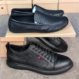 Sapatos pretos Designer Mens Loafers Luxo condução Couro deslizamento italiano em sapatos casuais moda de alta qualidade Flats com caixa