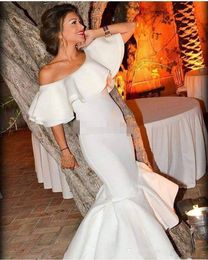 White Mermaid Evening Dresses Off Shoulder Sleeveless Sweep Train Tiered Satin Slim Pleats Prom Party Gowns Cheap Celebrity Runway Dress