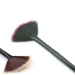 Slim Fan Shape Makeup Brushes Powder Concealer Women Lady Highlighter Professional Makeup Brushes Cosmetic Makeup Tool