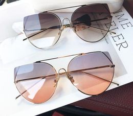 Luxury Classic Eyewear Female Oversize Sunglasses Original Brand Designer Sunglasses Pierced Sun Glasses Fashion UV400