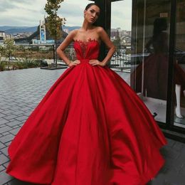 2020 New Arrival Sexy Red Evening Dresses Sweetheart Appliques Satin Sleeveless Floor Length Ball Gown Plus Size Prom Gowns Evening Gowns