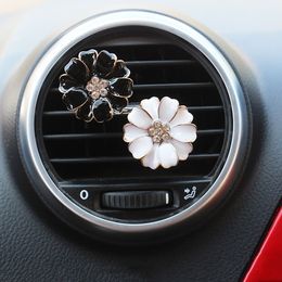 Automobile air conditioning vent vents, perfume clip, household car export essential oil diffuser lock flower car air freshener T3I5694