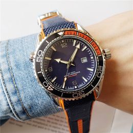 Top Brand Mens Watches Rubber Strap High Quality Quartz Movement Watches for Men Rotate Case Master Deisgner Waterproof Watch Montre De Luxe