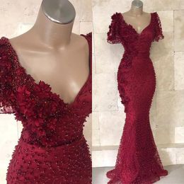 Luxury Dark Red Arabic Lace Mermaid Evening Dresses 2019 Korta ärmar V Neck Beaded Pearls Long Vestidos Party Prom Gowns BC0955