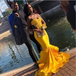 Gorgeous Black Girls Prom Dresses Spaghetti Strap Lace Appliques African Elegant Evening Dresses Ruffles Sweep Train Cocktail Party Gowns