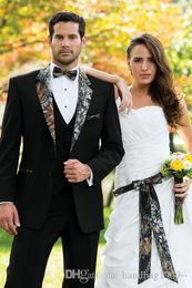 Classic Design Two Button Black Groom Tuxedos Notch Lapel Groomsmen Best Man Mens Wedding Suits (Jacket+Pants+Vest+Tie) D:319