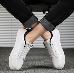 2020 Top Comfortable casual shoes women's men's wild flat sshoes woven leather patchwork trendy casual shoes stud sports skate tennis