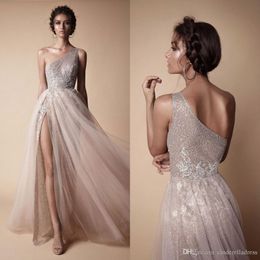 Berta 2020 Nya High Side Split Sequined Bröllopsklänningar Bohemian One Shoulder Lace Appliqued Bridal Gowns Vestido de Novia