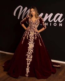 Cheap Burgundy Velvet Evening Dresses Wear Sweetheart Gold Champagne Lace Appliques Ball Gown Crystal Beads 3D Flowers Party Prom Gowns