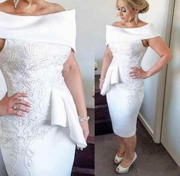 2020 White Short Mother Of The Bride Dresses Off Shoulder 3D Floral Lace Applique Peplum Tea Length Satin Sheath Evening Wear Prom Gowns